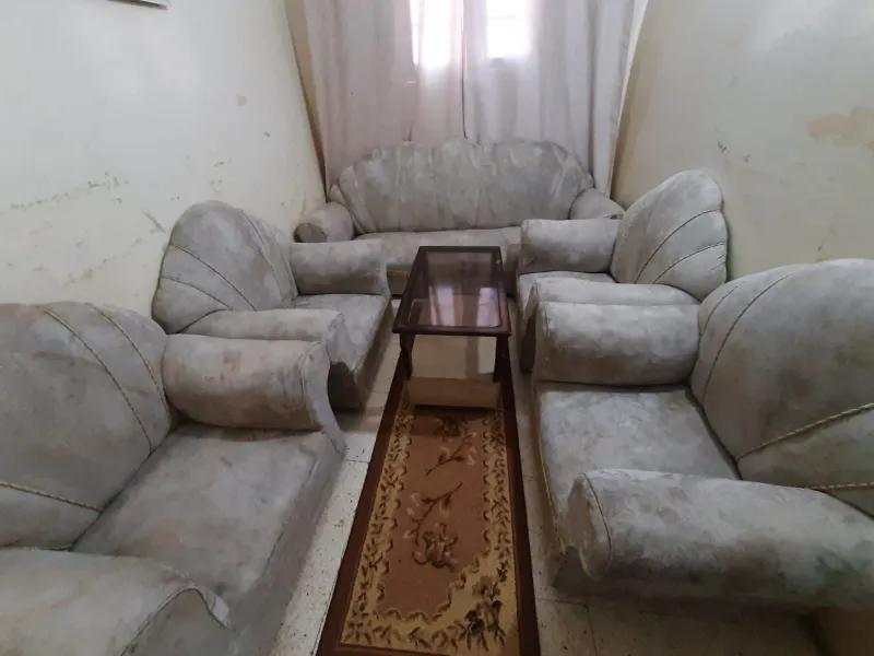 انتريه من كنبه و اربع كراسي