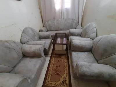 انتريه من كنبه و اربع كراسي