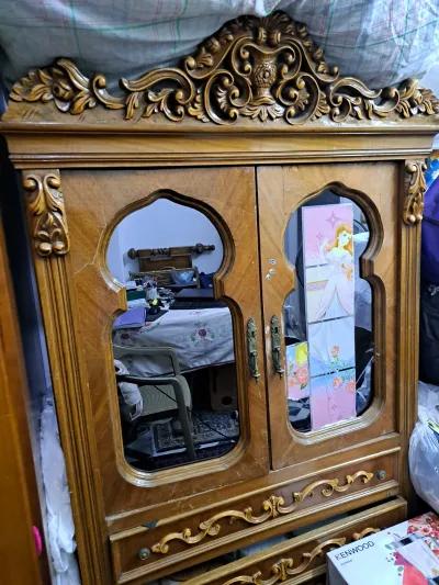 شوفونيرة خشب زان وحدة دولاب بابين ورفين بالداخل و ٤ ادراج با in Dekheila, Alexandria - 2,750 EGP