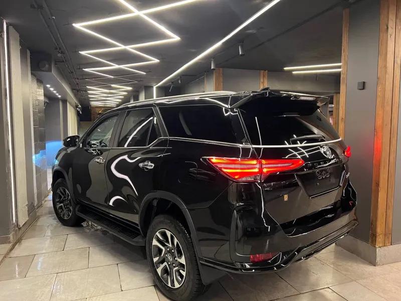 Toyota fortuner sport 4WD Model 2026 Zero 7 seats 4000 cc.