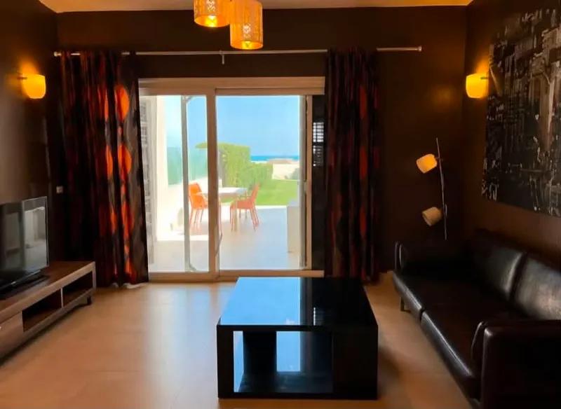 للبيع ارضي بجاردنReady to move في La vista Ras El Hekma متشطب بالكامل