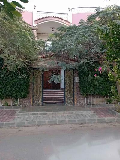 فيلا مستقلة فاخرة للبيع بالعبور بالحى السابع