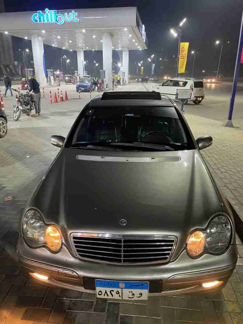 مرسيدس بنز الفئه c 2004