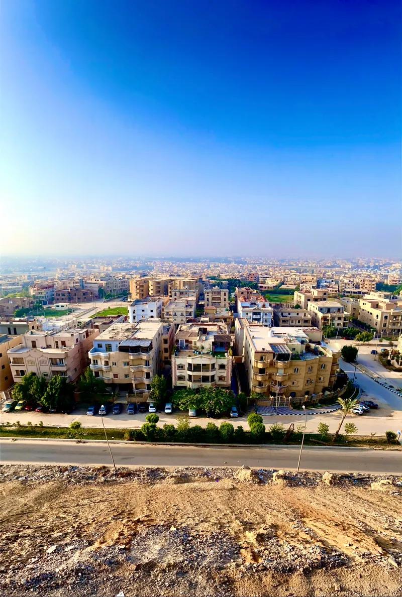 شقه للبيت في مدينه العبور علي احلي فيو مساحه ١٧٠م