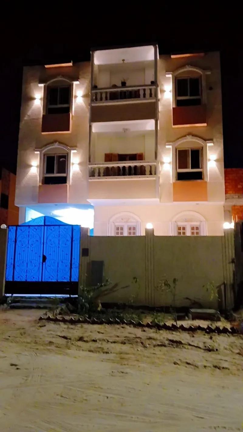 شقة ١٥٠ متر جاهزة تسليم فوري ٢ حمام ٤ غرف تشطيب سوبر لوكس