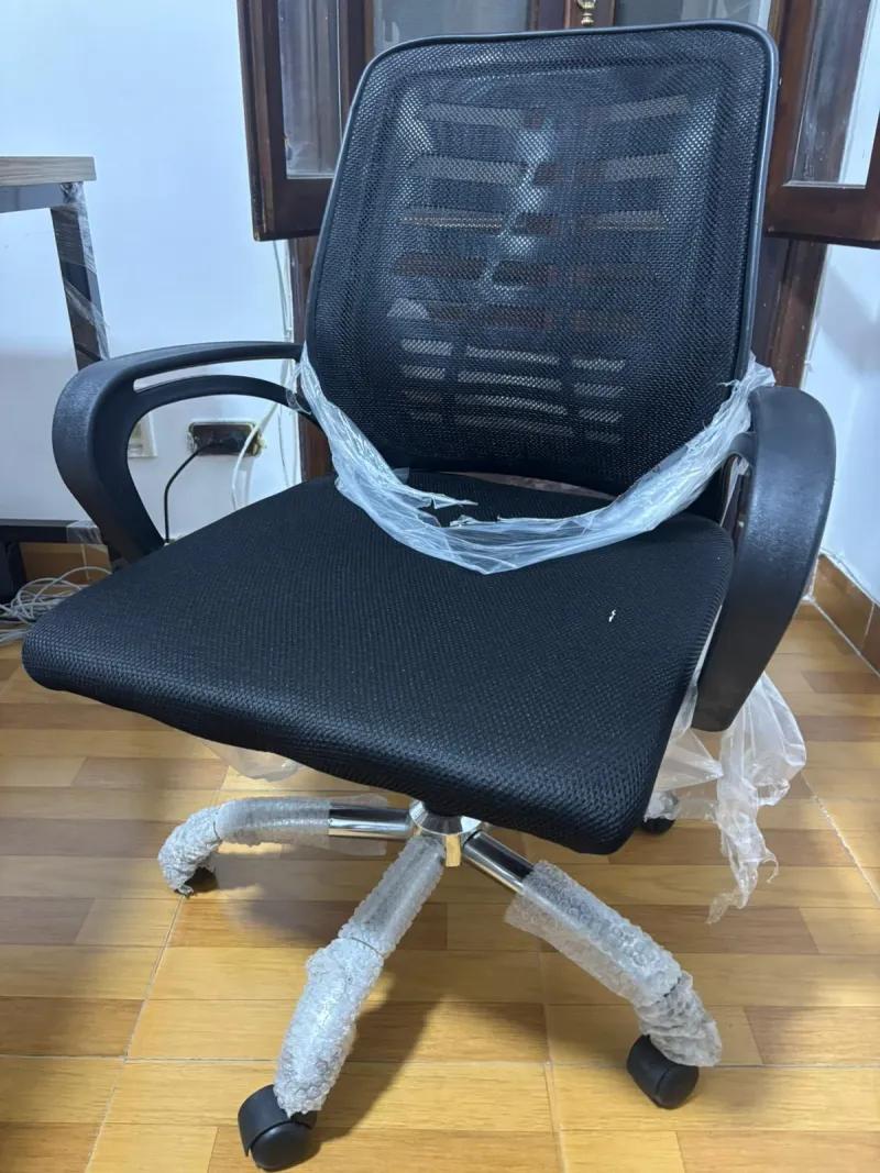 كراسي مكتب استعمل 6 اشهر بحاله جيده جدا