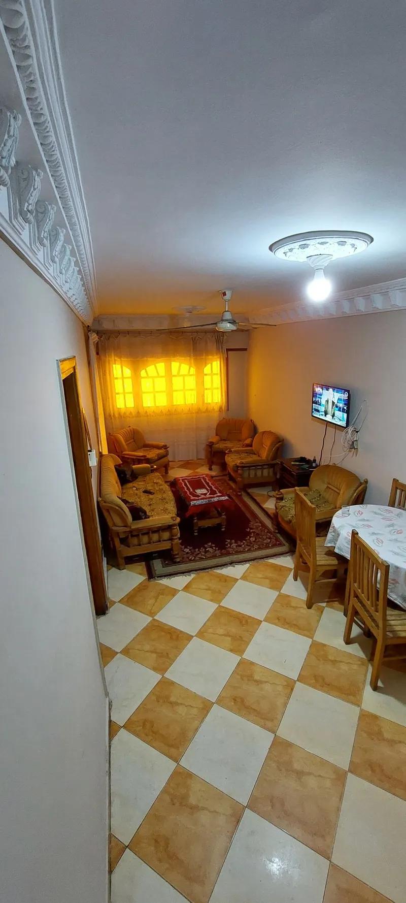 شقة للبيع قريبة للبحر بميامي، الإسكندرية