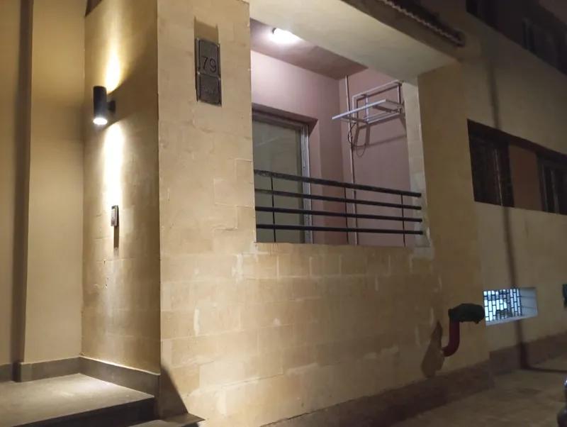 شقه للبيع ٣ غرف و ٢ حمام تشطيب سوبر لوكس جاهزه للسكن