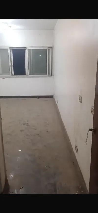 شقه للبيع علي شارع السودان