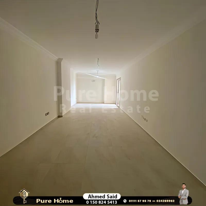 شقة للايجار في سموحة الجديدة .