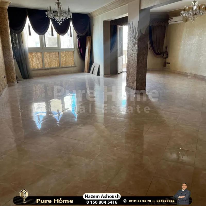 شقة للبيع - مصطفي كامل - خطوات من شارع ابو قير و الترام