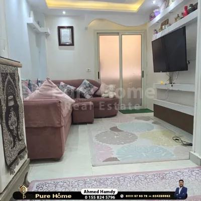 شقة للبيع - كامب شيزار في كامب سيزار, الإسكندرية - 2,250,000 EGP