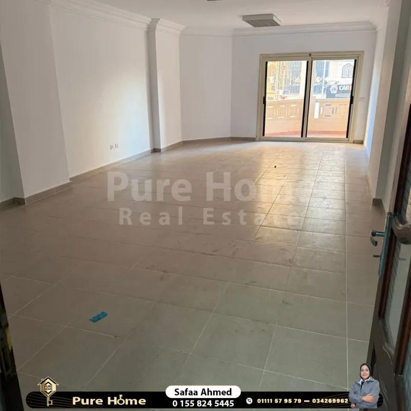 شقة للايجار (تصلح سكني او اداري ) - سموحة - المربع الذهبي