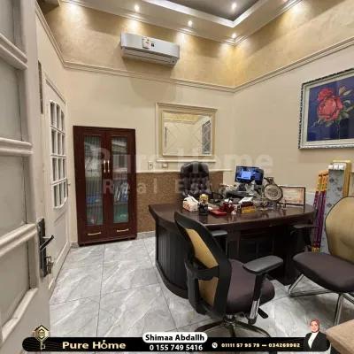 مقر اداري مفروش للايجار - الازاريطه - خطوات من البحر