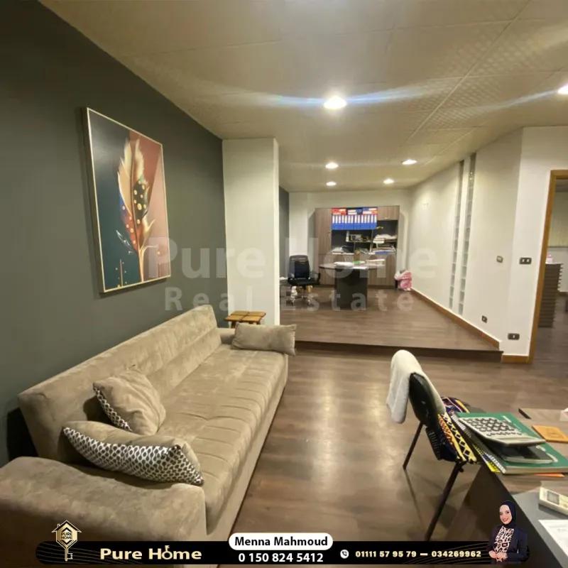 مقر إدارى للبيع - جناكليس- خطوات من شارع أبوقير