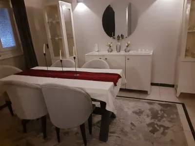 تربيزه سفره و ٦ كراسي فقط للبيع عموله