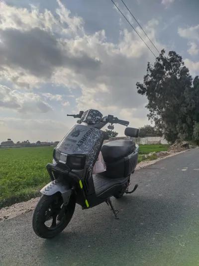 دراجات نارية سكوتر كهربائي 2025