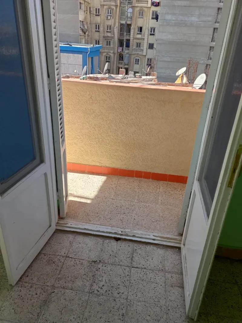 فرصة لا تعوض شقة في البيطاش الشارع الرئيسي من المالك