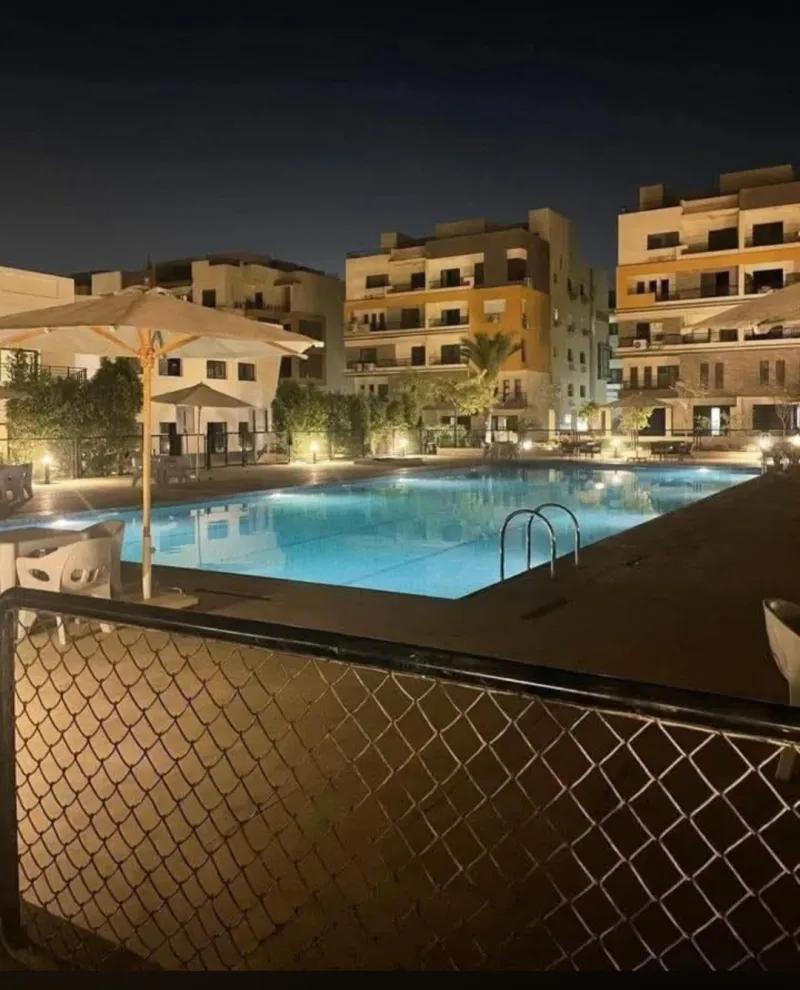 وحدة سكنية بكمبوند تالة نصف تشطيب ١٨٠ متر