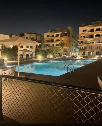 وحدة سكنية بكمبوند تالة نصف تشطيب ١٨٠ متر
