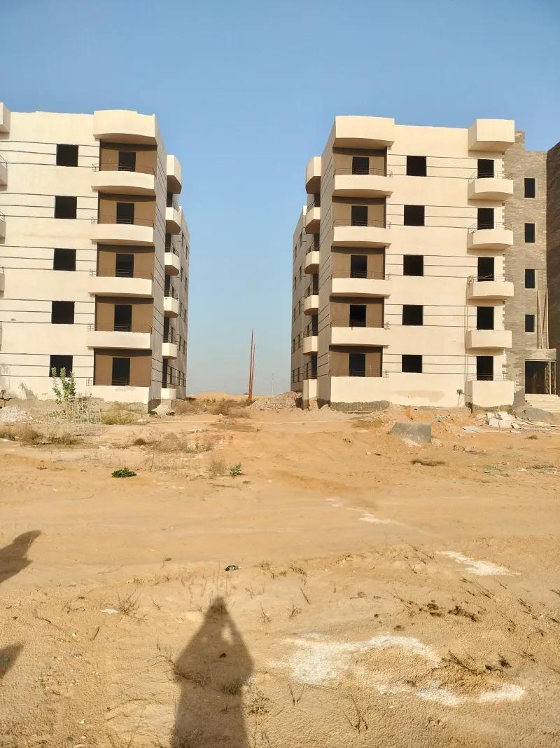 مطلوب 900 الف