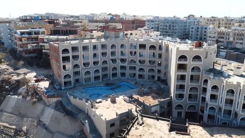 شقة85م اوضتين وصالة باطلالةمزدوجة على البحر والمسبح ستون هاينس الغردقة