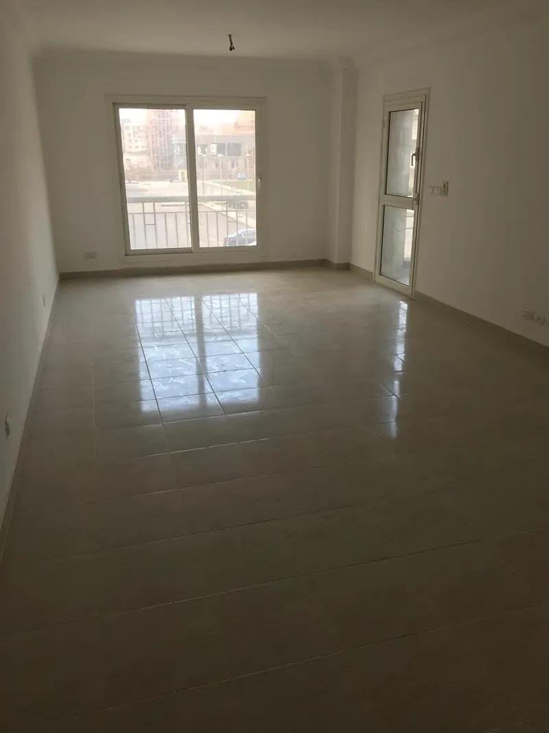 شقة للبيع بمدينتي في B10 مساحة 140 متر