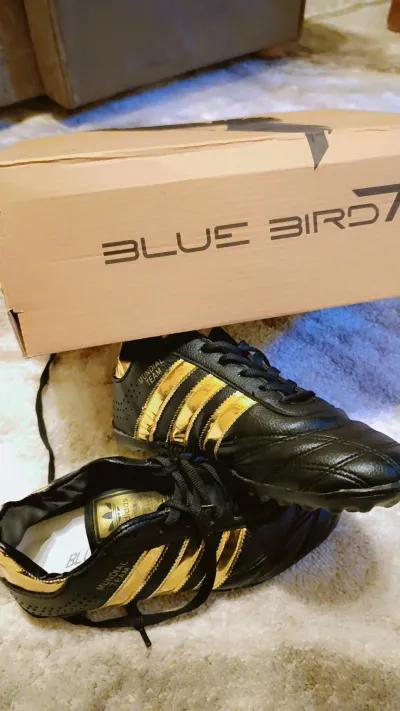 كوتشي adidas مستورد بالكرتونه بتاعته حبيعه ب ٦٥٠ ج فقط بدلا في الأزاريطة, الإسكندرية - 650 EGP
