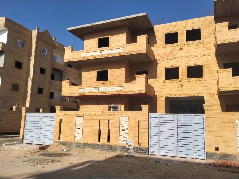 بسعر تجارى شقة للبيع بالحى اليونانى مج81 نص تشطيب