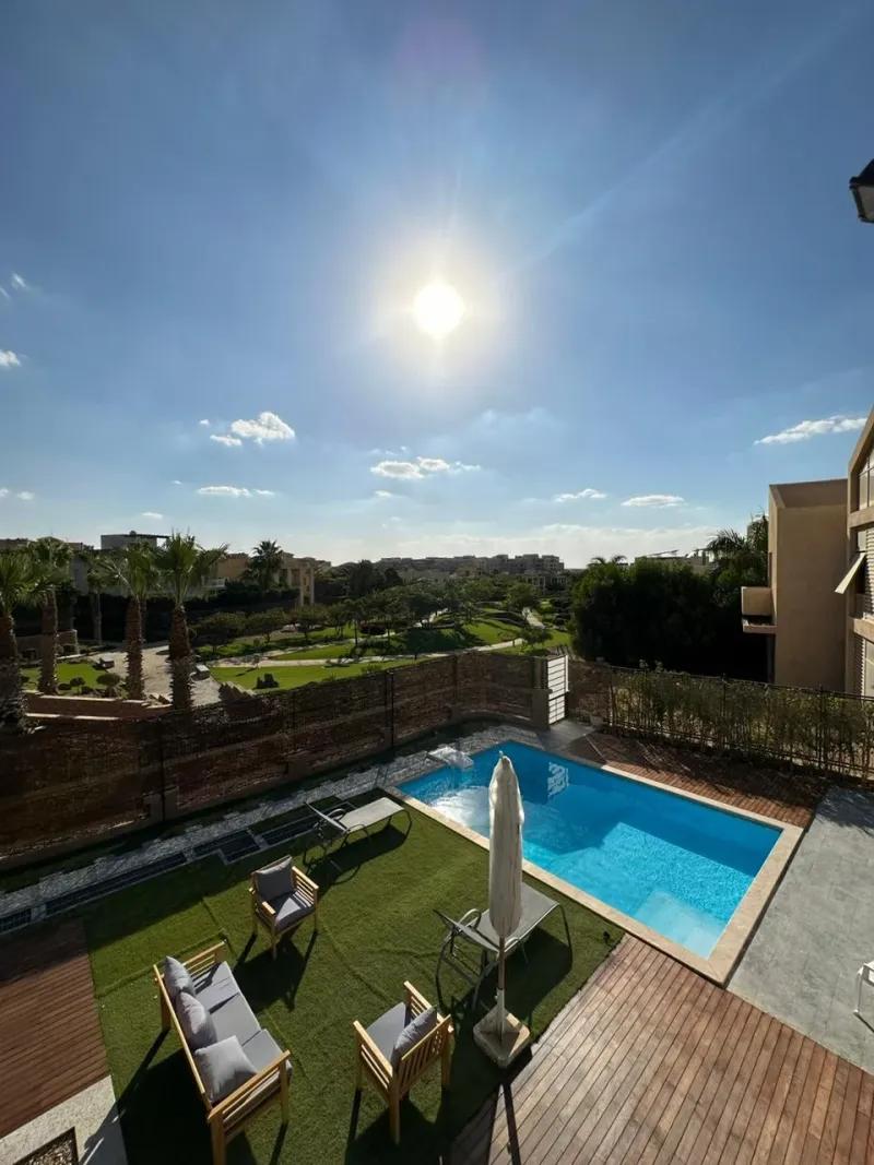 فيلا للبيع خمس غرف ماستر داخل كمبوند ألجريا بيفرلي هيلز