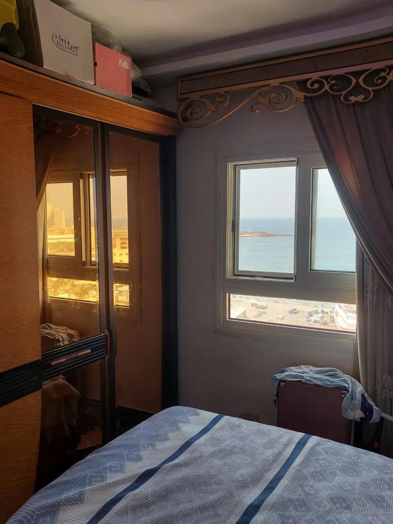 شقة لؤطة للبيع علي البحر