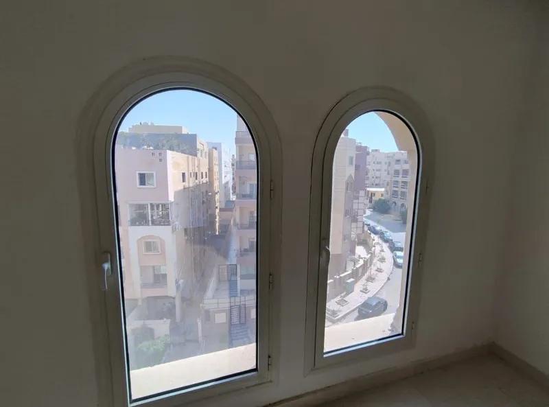 معايا شقة للبيع بالتجمع الخامس بجوار مول اجورا