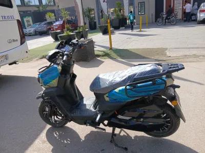 دراجات نارية سكوتر كهربائي 2025