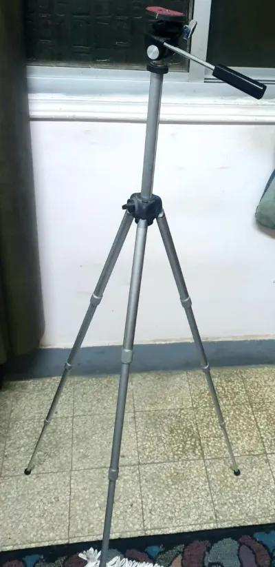 حامل ترايبود ياباني اصلي كالجديد in Masr El Gedida - Heliopolis, Cairo - 1,500 EGP