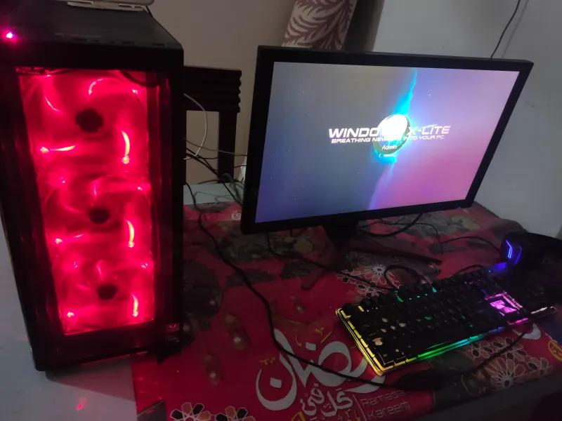 جهاز كمبيوتر شخصي كيسة و شاشه جيمنج