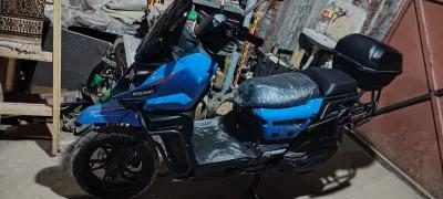 دراجات نارية سكوتر كهربائي 2025