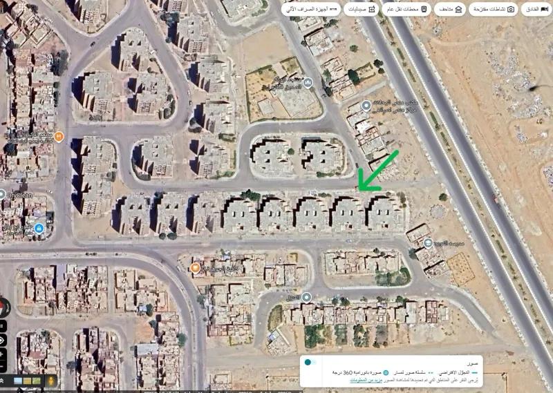 شقة أرضي بحري بمدخل خاص على الطريق مباشرة