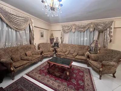 انتريه بحالة جيدة جدا معاه طربيزة رخام وسفرة ٨كراسي ونيش قطعتين خشب في المقطم, القاهرة - 14,000 EGP