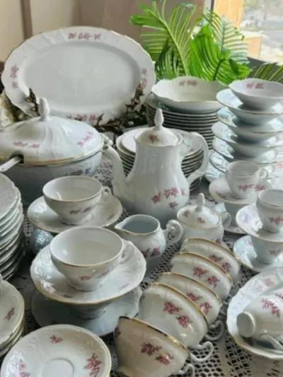 يوجد طقم صيني تشيكي أصلي كامل حفر بارز بكرتونته مقفولة كامل in Tanta, Gharbia - 23,000 EGP