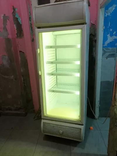 ثلاجة الاسكا 14 قدم عرض راسى باب زجاج 250 لتر VC270 في حى الجيزة, الجيزة - 9,500 EGP