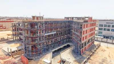 محل اداري متشطب بالتكييفات مساحه 105 متر في مول اركان