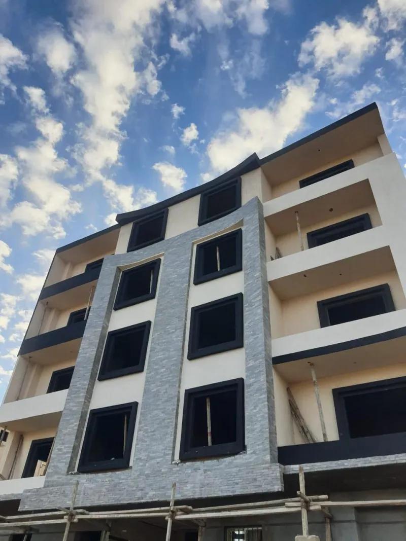 شقة للبيع بمدينة الشروق تشطيب الترا سوبر لوكس ارضي بجاردن