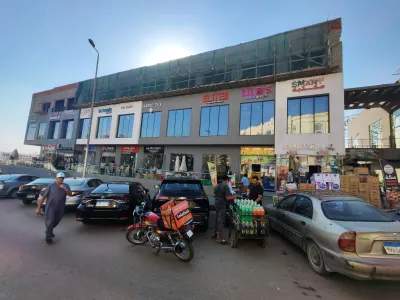 تجاري للإيجار 76متر في قلب الزحمة في مول the MARKET
