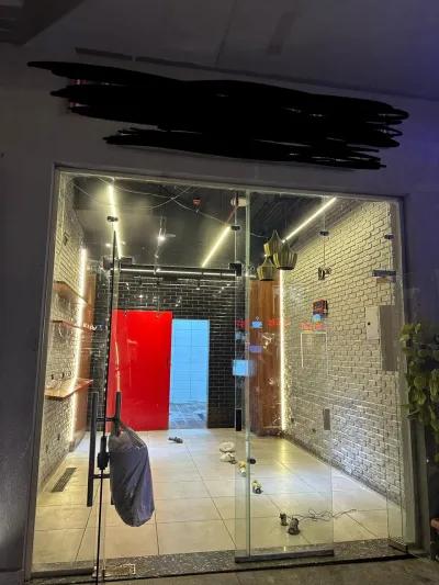 تجاري للايجار(يصلح مطعم+كافيه)متشطب بالكامل مول THE MARKET