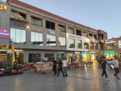 امتلك عيادتك في اقوي لوكيشن محور جمال عبد الناصر The market in New Cairo, Cairo - 5,535,000 EGP