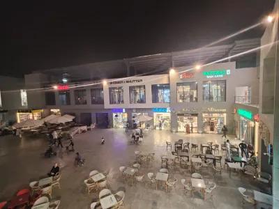 محل تجاري للبيع33 متر متشطب ومتاجر داخل Market mall في القاهرة الجديدة, القاهرة - 7,500,000 EGP