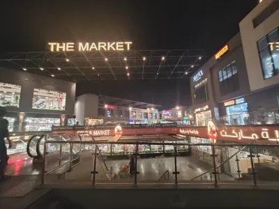 محل تجاري للبيع متشطب ومتاجر داخل Market mall في القاهرة الجديدة, القاهرة - 7,500,000 EGP