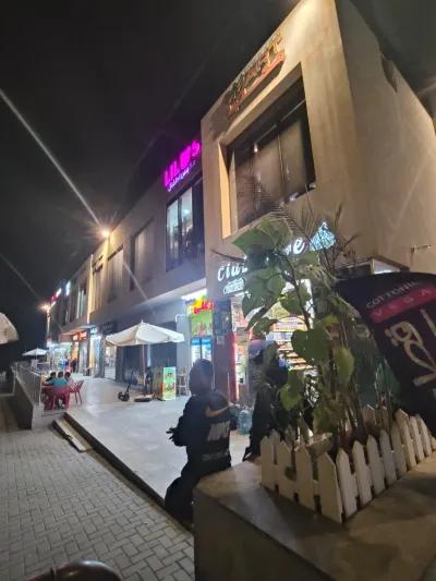 محل تجاري للبيع 35 متر في اقوي المولات مول the market