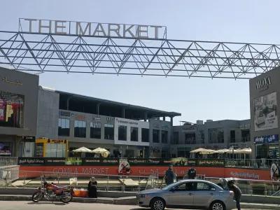 تجاري للايجار بالتشطيب علي البلازا مباشره يصلح (مطعم+كافيه)