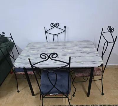 ترابيزة طعام حديد + 5 كراسي بحالة جيدة في مكة, مكة المكرمة - 150 SAR